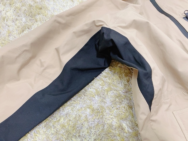 【ワークマン INAREM(イナレム)レディースレインスーツ】ネイビーが入ることで引き締まった印象に