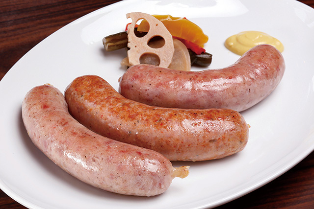 ヌッフ デュ パプ（六本木）　自家製ソーセージ3種盛り合わせ　2250円　短角牛のアンドゥイエット、仔羊のスパイシーソーセージ、白金豚の粗挽きソーセージを一皿に。