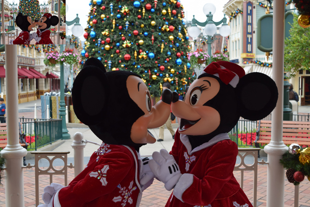 ずっと2人でいちゃいちゃしていました ©Disney