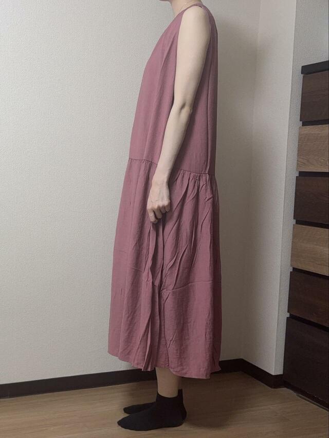 【ジーラ バイ リュリュ 楊柳ティアードワンピース】切り替え部分から下はギャザー入りなので、お尻や腰、太もも周りをカバー。どの角度から見ても太って見えません◎