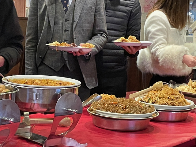 【九寨溝 銀座店】食べたい料理を取ると、一歩前進