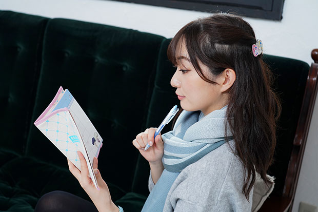 2019年のスケジュール帳は布製のカバー付き。ところどころにMANKAIカンパニーのメンバーが…。使うのが楽しくなるはず！スケジュール帳　2019年（ムービック）