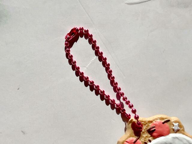 9．ちいかわ（カニ）のボールチェーンはピンク