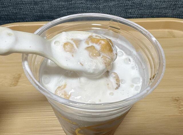 【ゼッテリア プリンシェーキ】プルプルのプリンがたくさん入っていて、甘党さんの心と体を癒やしてくれます