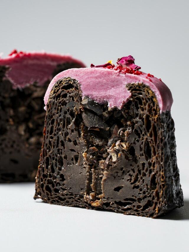 「カヌレ 6個BOX（組み合わせ自由）」＜価格：3,300円～（税込）＞【至福のスイーツ大集合！JR東京駅「グランスタ東京」銀の鈴エリアに新商品を含む“とっておきスイーツ”が続々登場！】