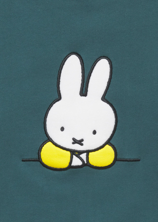 スウェット「ミッフィー ポーズ」4,950 円(税込)(サイズ：SS/S/M/L/XL)