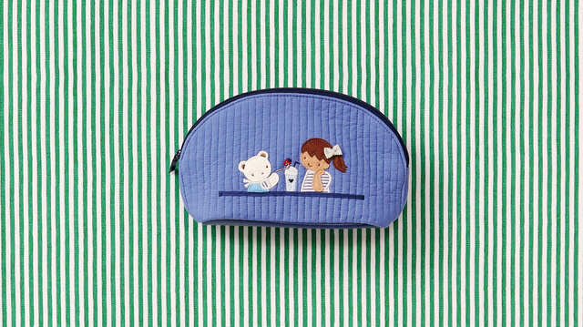 【pionunnal×familiar】「City」をテーマに都会でカフェを楽しむ女の子とクマちゃんをデザインした「Maestro(マエストロ)」11,000 円