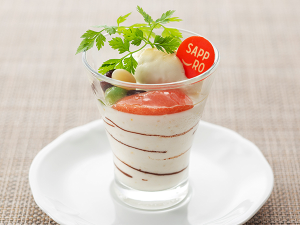 3種の豆と自家製ルバーブジャムをトッピングしたデザート。