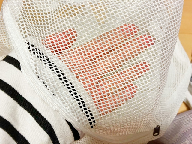 【洗濯ネットの種類・使い方】粗目は汚れ落ち重視のタオルやデニムに◎