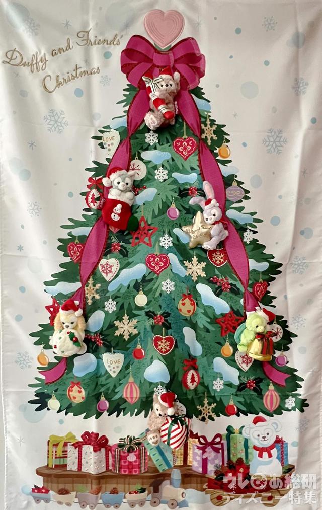 「クリスマスを楽しむグッズ」タペストリーとぬいぐるみバッジ