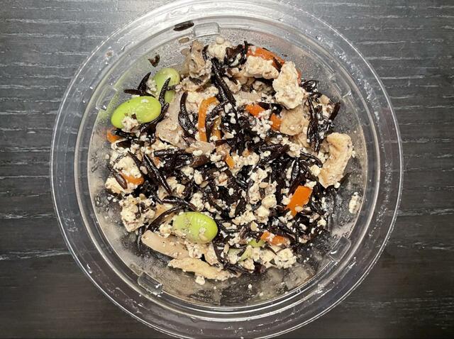 【セブン-イレブン 6種具材のお豆腐とひじきの煮物】具材が豊富