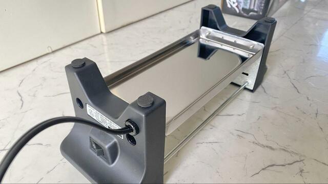 【ニトリ　石焼肉グリル】サイズは幅31.5×奥行10.5×高さ10.5cm。滑り止めがついているので調理中も安心