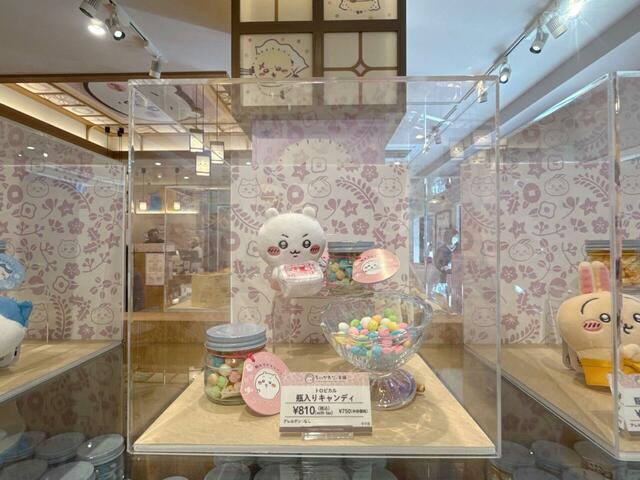 カラフルな見た目が楽しい瓶入りのキャンディも！