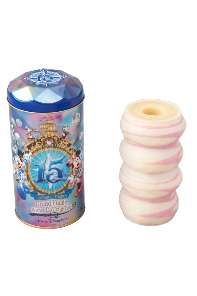 バウムクーヘン ¥1,400 ※直径約8.5cm × 高さ約17cm（内容量1個）｜「東京ディズニーシー15周年 “ザ・イヤー・オブ・ウィッシュ” ～グランドフィナーレ～」スペシャルグッズ