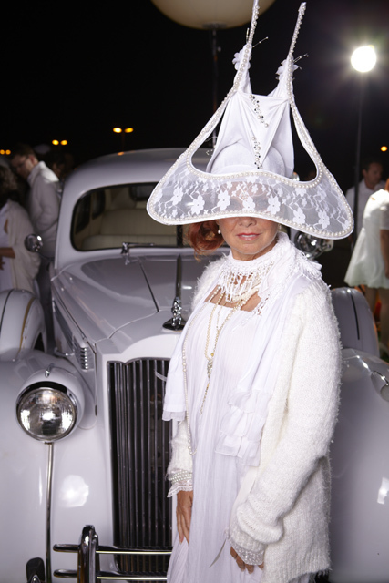 超優雅な“白”で統一されたパーティー「ディネ・アン・ブラン」