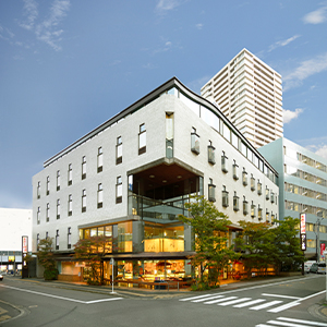 「株式会社にしき堂」【【ちいかわコラボ】もちもち食感のにしき堂「生もみじ」が“ちいかわ・ハチワレ・うさぎ“のデザイン巾着”で登場！オンラインでも購入可能！】