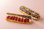 「黒いちごのビッグエクレア」＜期間：2026年3月1日〜4月28日＞【美食が揃う「ストロベリー＆ガストロノミービュッフェ ～Noir et Rose～」で、「黒いちご」や「世界大会優勝シェフの料理」を堪能！】
