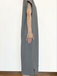 【coca エンボスボートネックワンピース】身長167cm・Lサイズ着用。ゆったりとしたシルエットで身体のラインを拾いにくいのもうれしいポイントです◎