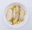 ローストチキンがデーンと乗ったサラダです／ミニストップ「ローストチキンサラダ」
