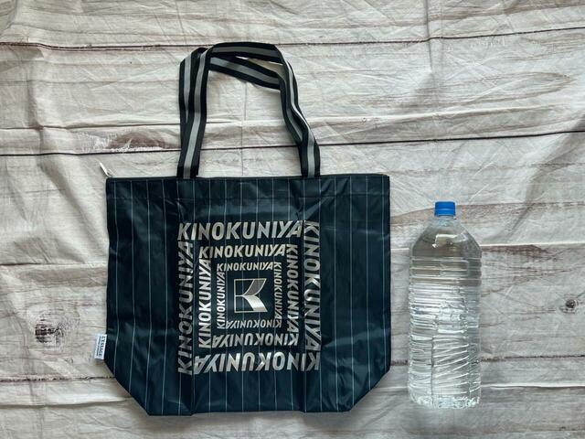 2Lのペットボトルと並べてみました