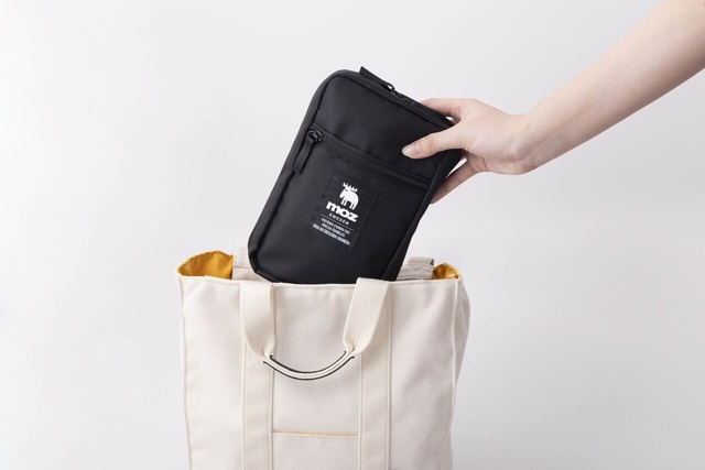 ストラップを外せば、ポーチとしても使用OK