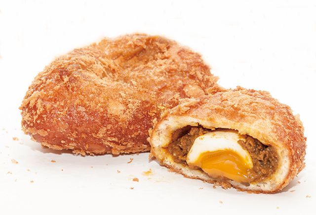 東京都内「カレーパン」厳選7／天馬 自由が丘店（自由が丘）　カレーパン（半熟卵カレー） 250円