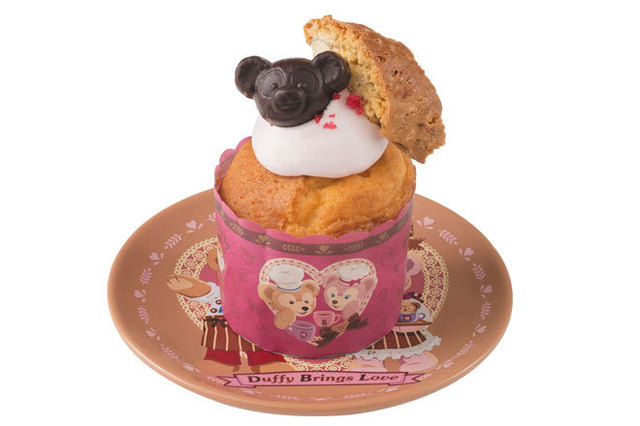 オレンジの香りが爽やかなマフィン。ケーキカップにも春が訪れたよう〈オレンジマフィン 820円〉 ©Disney