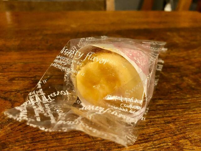 【24 sweets shop プチクレープ　クレープブリュレ】プチクレープシリーズはサイズも値段もお手頃価格なので買いやすいのがいいですね