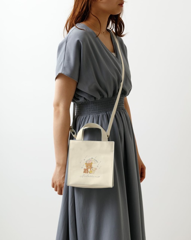 【雨のち晴れのリラックマ】「ショルダーバッグ」はななめ掛けでも、ストラップを外して手持ちでも使える！