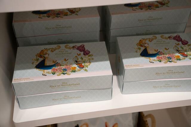 ふしぎの国のアリス フィナンシェ・ダックワーズ セット アソートボックス ALICE SWEET GARDEN 1,900円