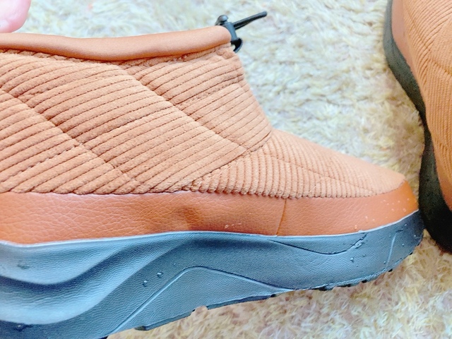 【ワークマン コーデュロイモック】厚みのあるインソールや保温性に優れた中わたを採用しているため暖かく、足元の冷えを緩和してくれます♪