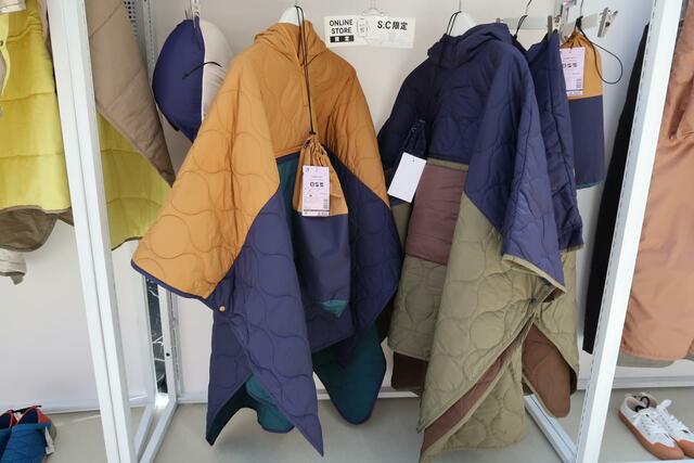 キルトウォームマルチポンチョフリーサイズ/4,900円/カラー:キャメル/ネイビー