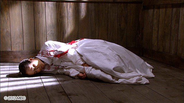 『太陽を抱く月』　© 2012 MBC