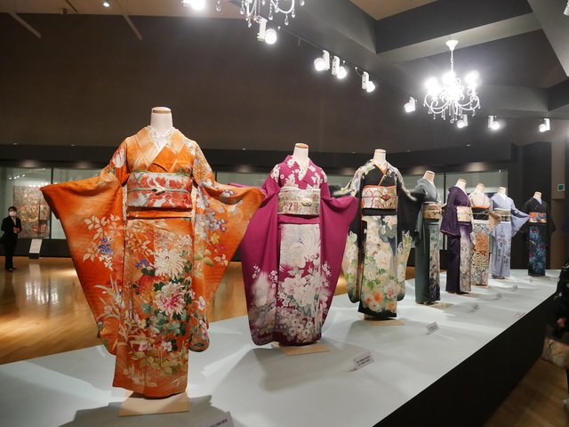 第4章「モダニズムのきもの」会場風景