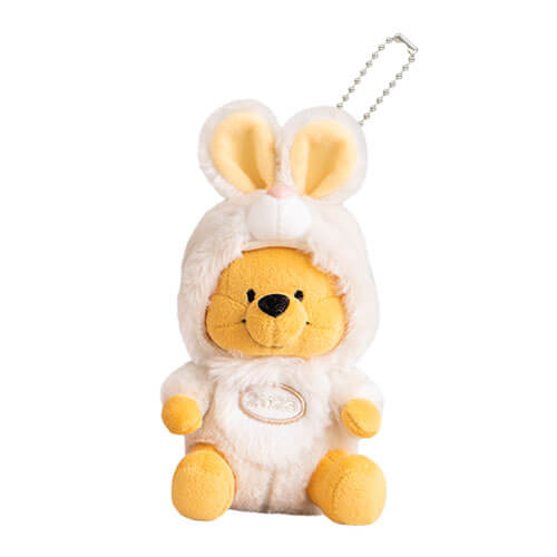 ぬいぐるみバッジ 3,200円｜サイズ：長さ約16cm｜東京ディズニーリゾート 干支になりきったグッズ（2023卯年）｜販売店舗：東京ディズニーランド「ギャグファクトリー/ファイブ・アンド・ダイム」、東京ディズニーシー「エンポーリオ」｜発売日：2022年11月24日（木）