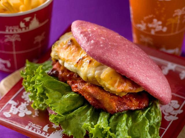 スペシャルセット 1,470円|提供店舗:東京ディズニーシー「ニューヨーク・デリ」|東京ディズニーリゾート「ディズニー・ハロウィーン」2022スペシャルメニュー