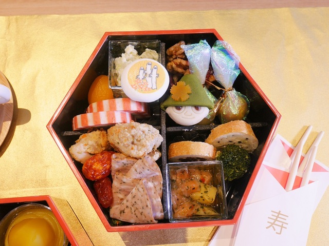 おせち・二段重「ムーミン」|二の重は「洋のにぎわい重」