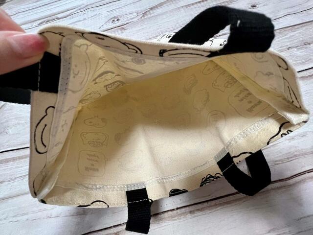 内側にポケットはない仕様【sweet 2023年11月号付録】「PEANUTS（ピーナッツ）ビッグサイズトート＆まんまるミニポーチ」