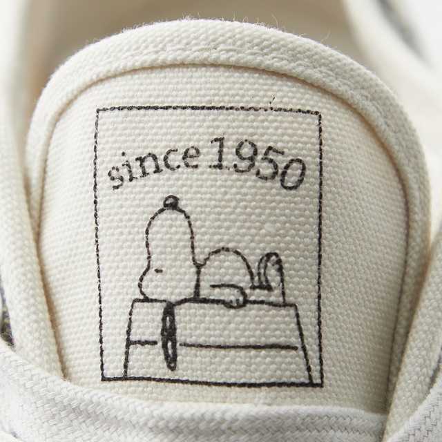 キャンバスプリントスニーカー「スヌーピー」|8,990 円(税込)