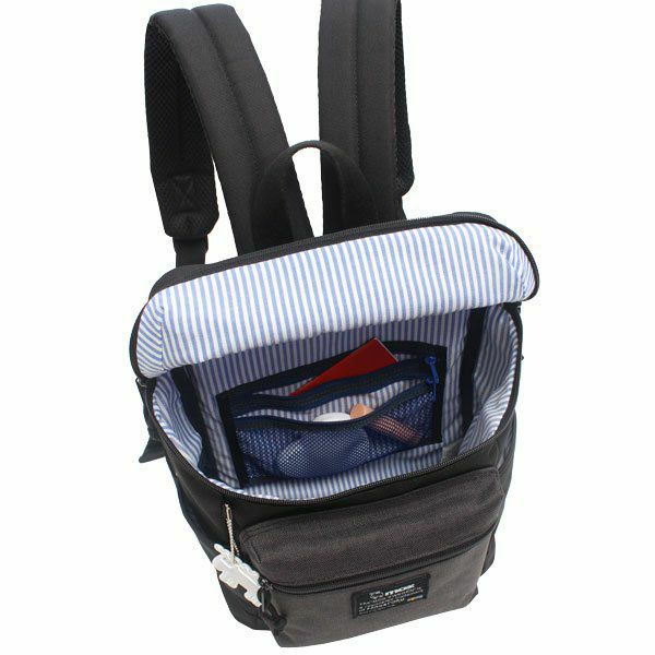 【mozのバッグ売上ランキング 3位】「見た目以上の収納力！スクエアシルエットで無駄なく収まるミニリュックサック」8,690円（税込）