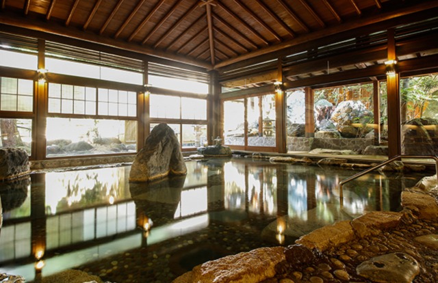 日本一のラジウム温泉回遊式大庭園露天風呂