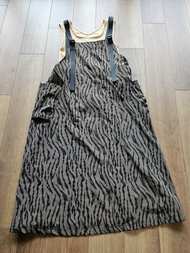 【coen C.Mt エプロンワンピース】タンクトップを合わせれば夏のカジュアルコーデにも！