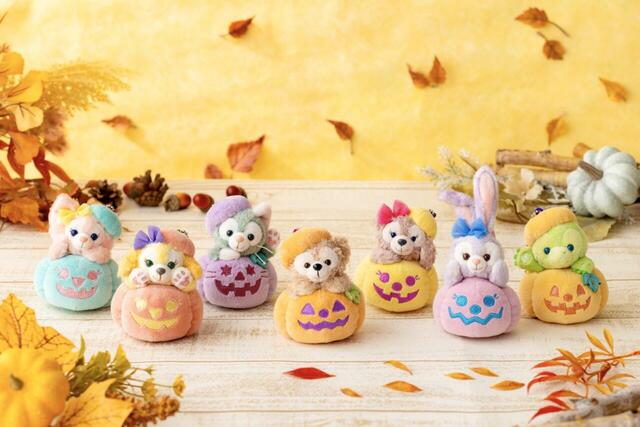 ぬいぐるみチャーム 2,400円|東京ディズニーシー「ダッフィー&フレンズのオータム・サプライズ!」グッズ|発売日:2026年8月25日(火)
