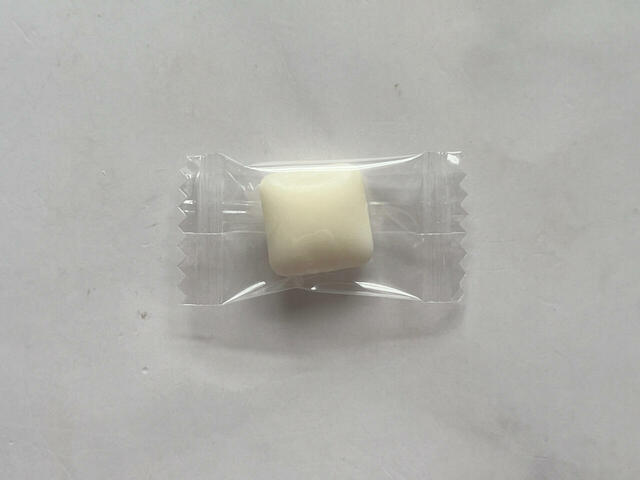 ソーダ味のガムが1個ついています