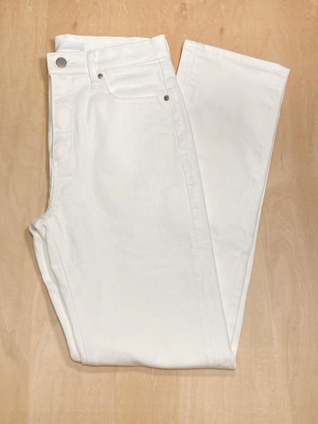 【UNIQLO（ユニクロ）】レギュラーフィットストレートハイライズジーンズ／税込3,990円