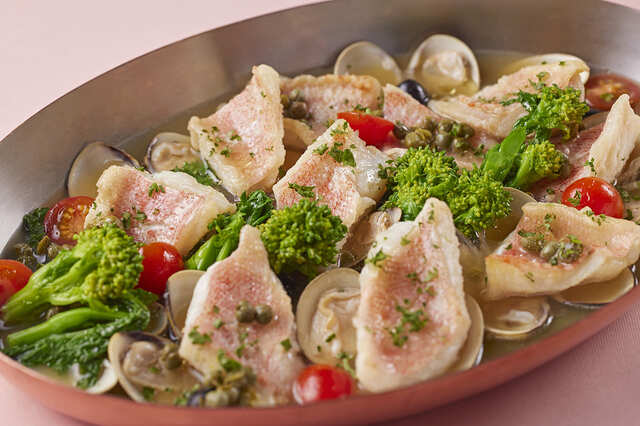 【ストロベリースイーツブッフェ -Magical Strawberry Field-】「カサゴとアサリと菜の花のアクアパッツァ」