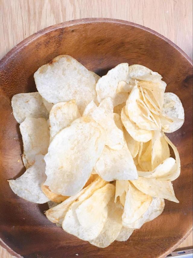 ポテトチップス　うすしお味