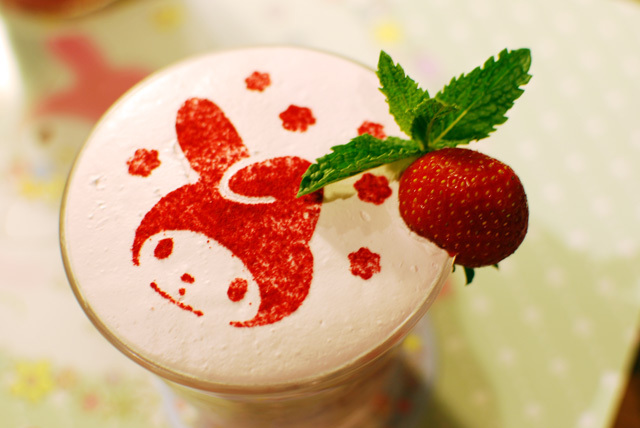 キキ＆ララ・マイメロディ40thアニバーサリーカフェ／マイメロディのイチゴミルク