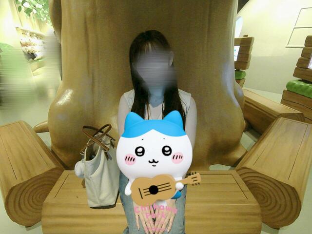 撮影した写真はQRコードを読み取ってダウンロード可能。ハチワレとの写真撮影ができて筆者は涙が出そうになるほど大感激でした！