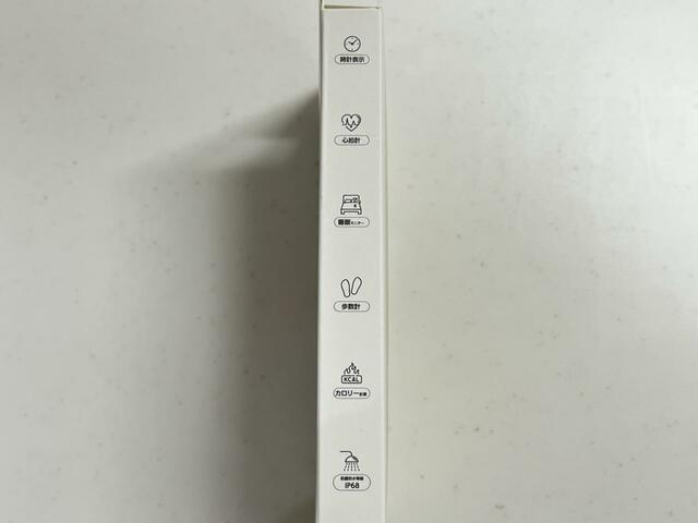 【3COINS デバイスバンド】外箱の横には機能の一覧